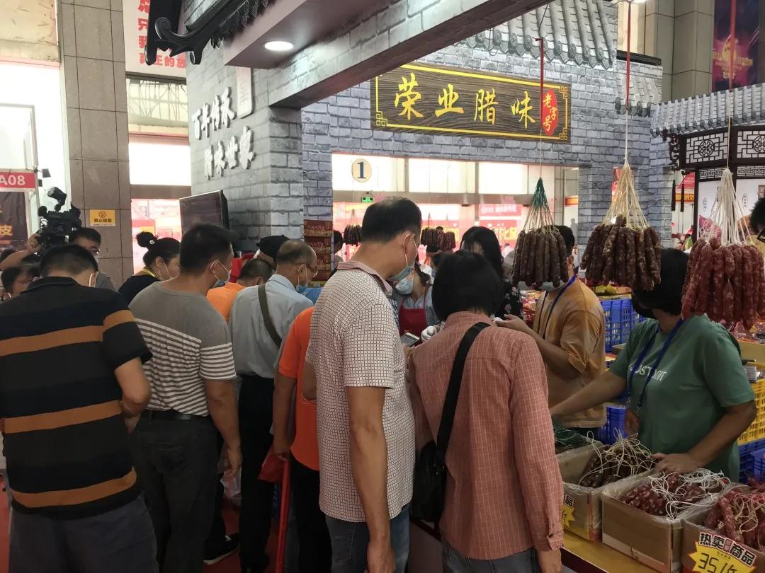 中山首屆黃圃臘味美食文化旅游節(jié)開(kāi)幕，榮業(yè)食品華麗亮相，受到熱烈追捧
