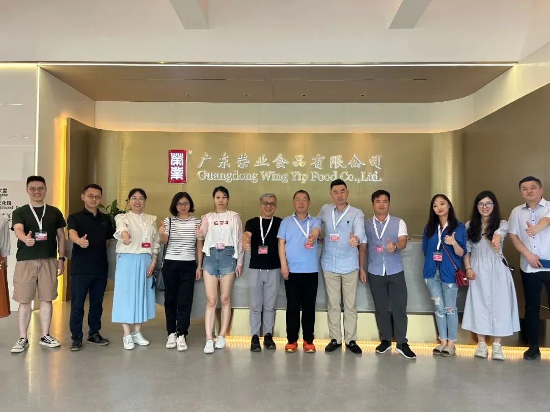 全球自有品牌產(chǎn)品亞洲展組委會(huì)攜采購(gòu)商考察團(tuán)到訪榮業(yè)