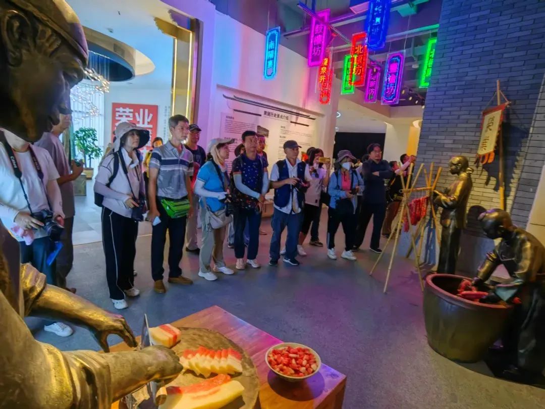 多地青年攝影協(xié)會(huì)聯(lián)合到訪(fǎng)榮業(yè)采風(fēng)拍攝